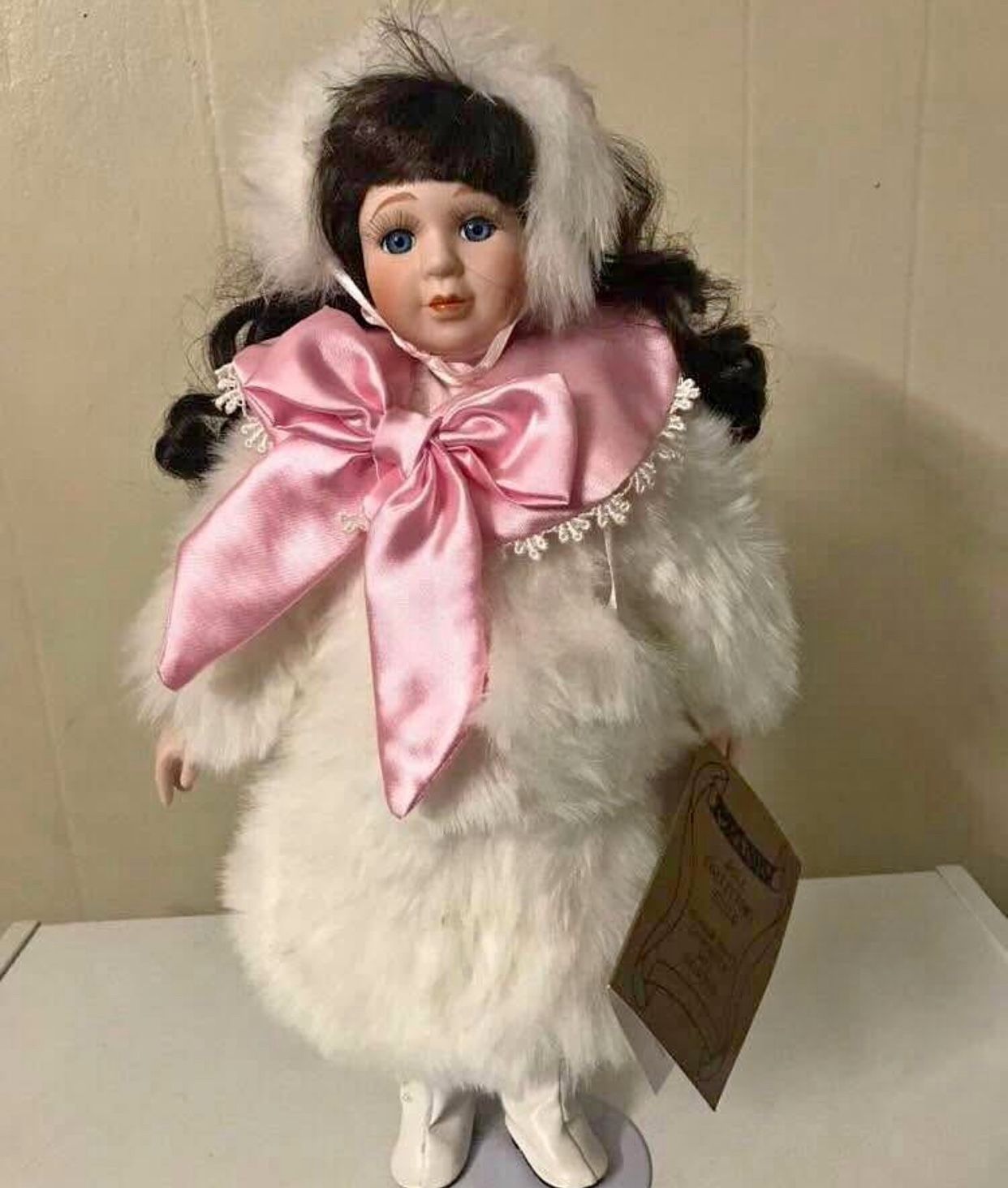 Doll Collectors Guild Seymour Mann's Connoisseur Doll Collection