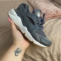 Nike Huarache Size 7.5