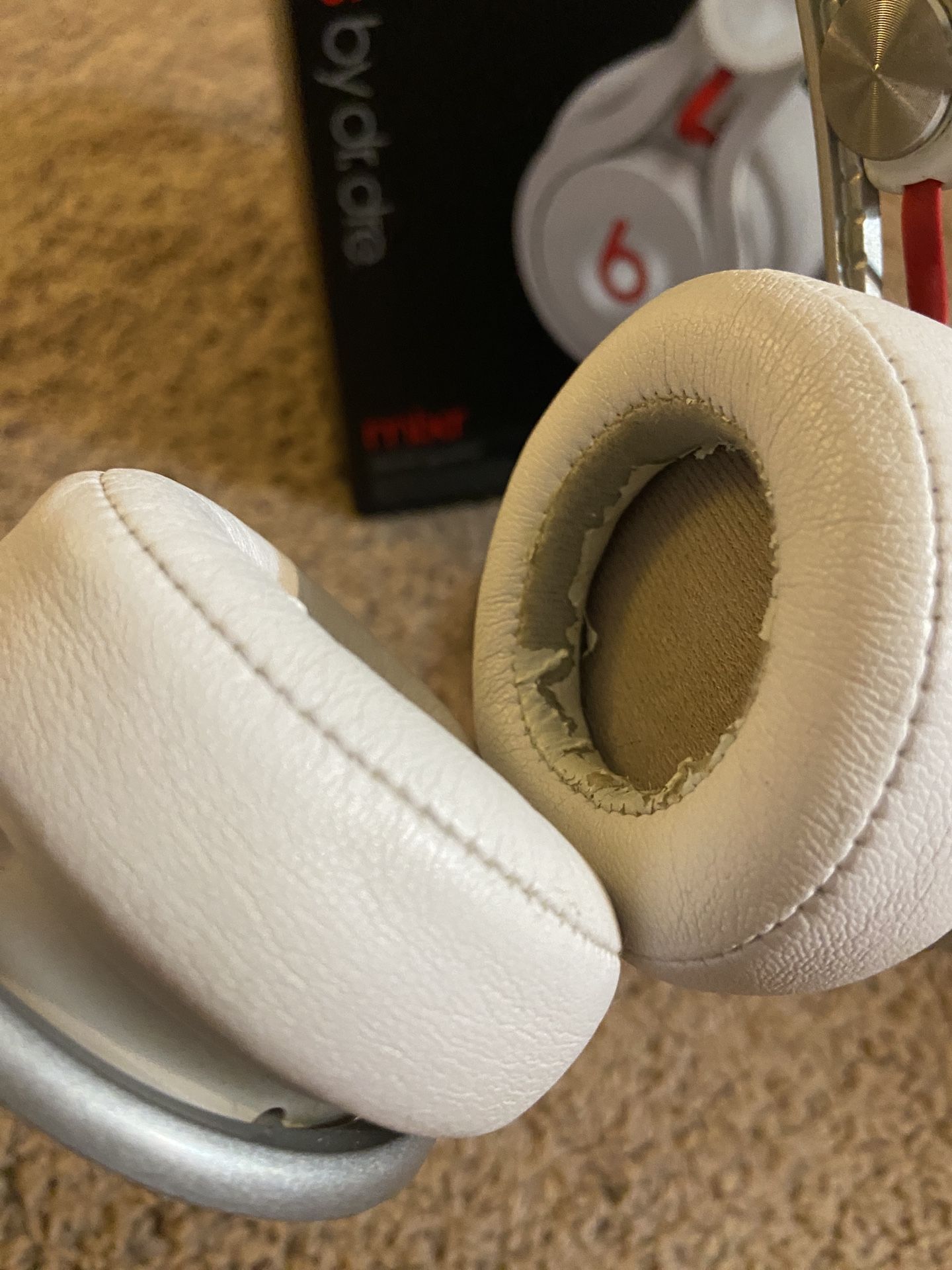BEATS BY DRE MIXR HEADPHONES (WHITE) for Sale in Pumpkin Center