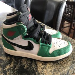 Air Jordan 1 Retro OG “ Lucky green” Kids Size 12.5c