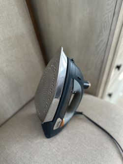Shark Ultimate Professional Steam Iron – 1800W