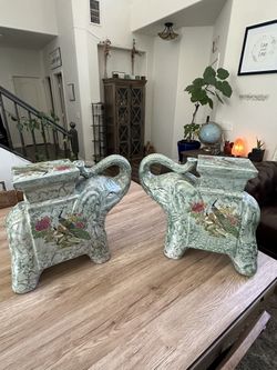VINTAGE CHINESE PORCELAIN ELEPHANT GARDEN STANDS