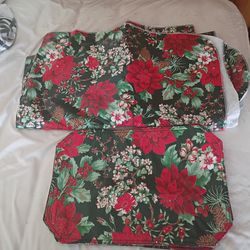 Vinyl Christmas Placemats (4) Green Red Poinsettias Double Sided 17 ½” x 12” in a vinyl tablecloth hOle set is $15 tablecloth and table placemats 6 of