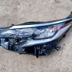 2022-2024 Toyota Sienna Headlight LH 