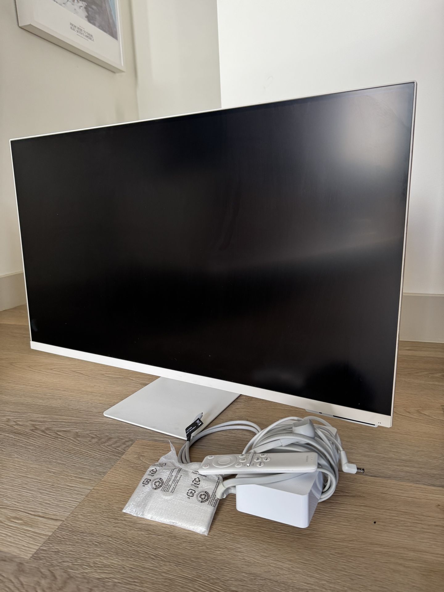 Samsung 32” 4K Smart Monitor M8 (For Computer and TV)