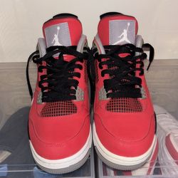 Air Jordan 4 “Toro Bravo” 2013