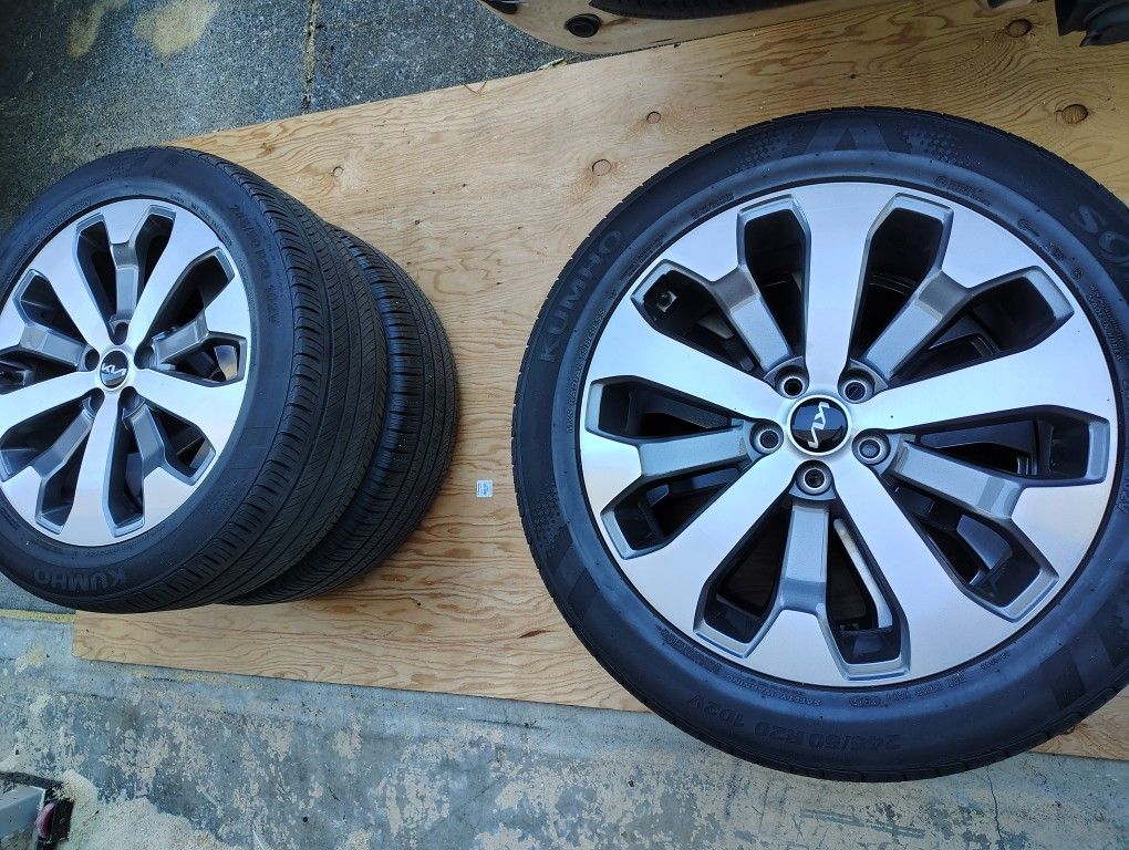 Kia Telluride OEM Tires