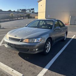 2000 Lexus ES 300 – Clean & Reliable