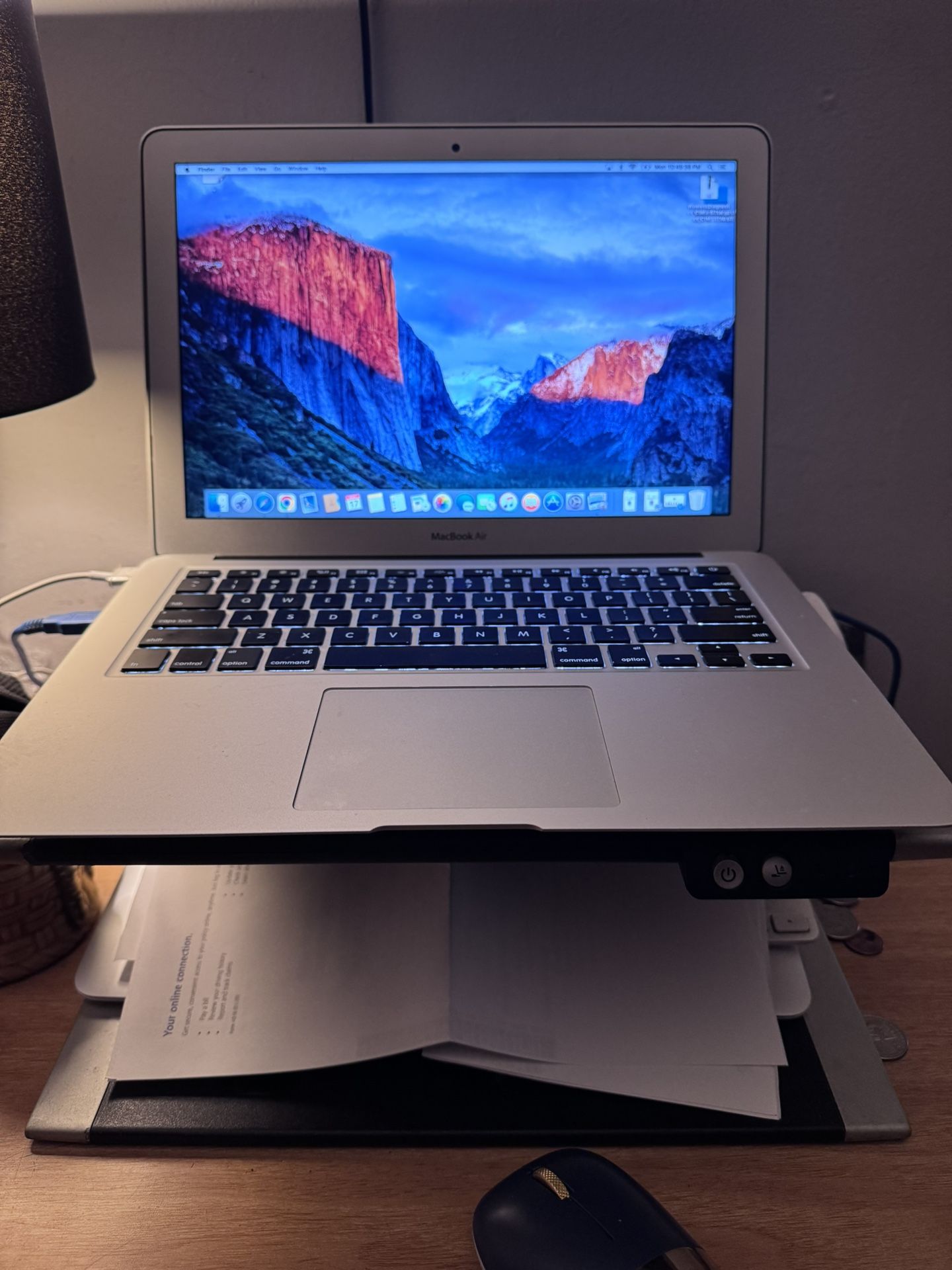 MacBook Air (13", 2015) Core i5 - 1.6GHz • 256 GB • RAM 4GB •