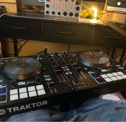 Traktor Kontrol S2 MK3 DJ controller