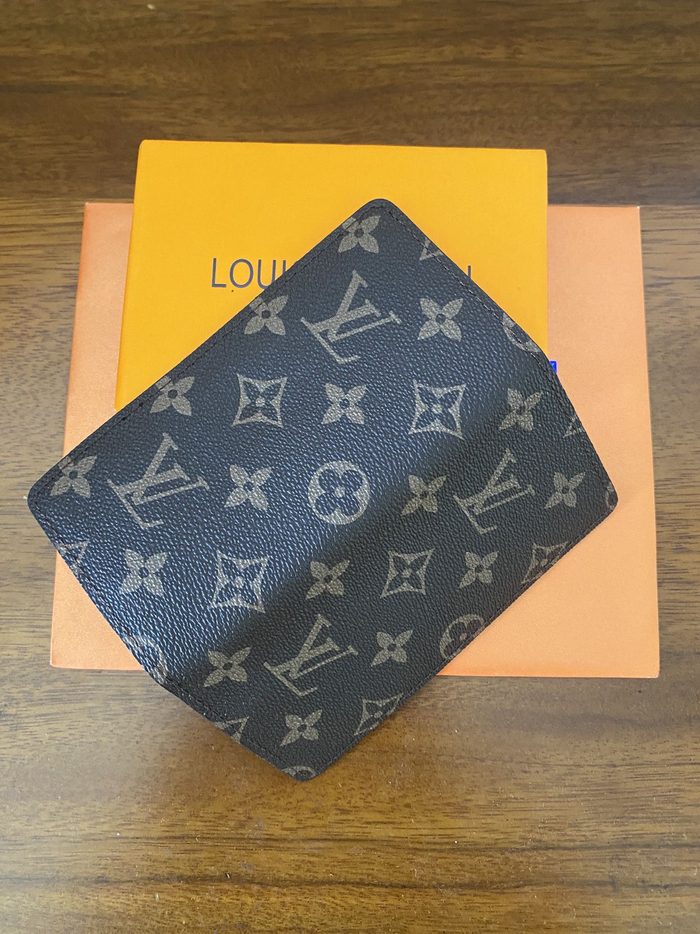 L V Wallet