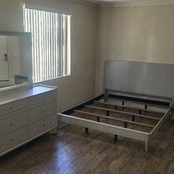 Jerome’s Bedroom Set Kind Size