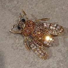 Sparkling bee shaped brooch or scarf clip 