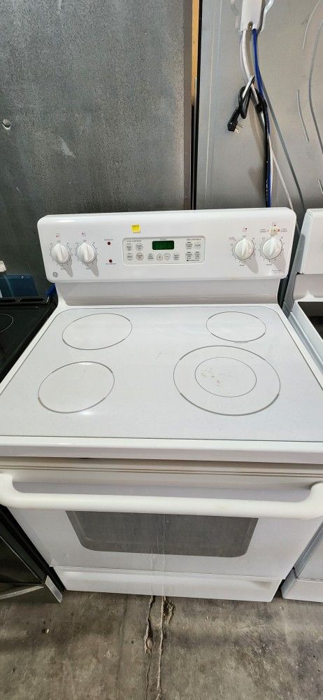 G/E ,Glass Top Stove, Everything Works Good
