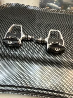 Shimano  R600 pedals