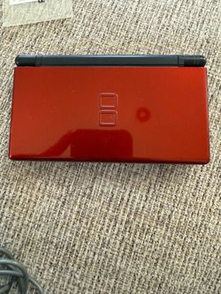 Nintendo ds lite Bundle 8 games Chargers stylus Case Great condition !