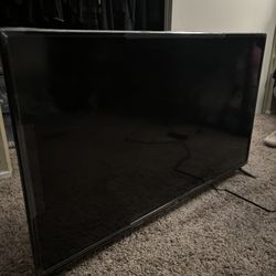 38 In. Onn. Roku TV.