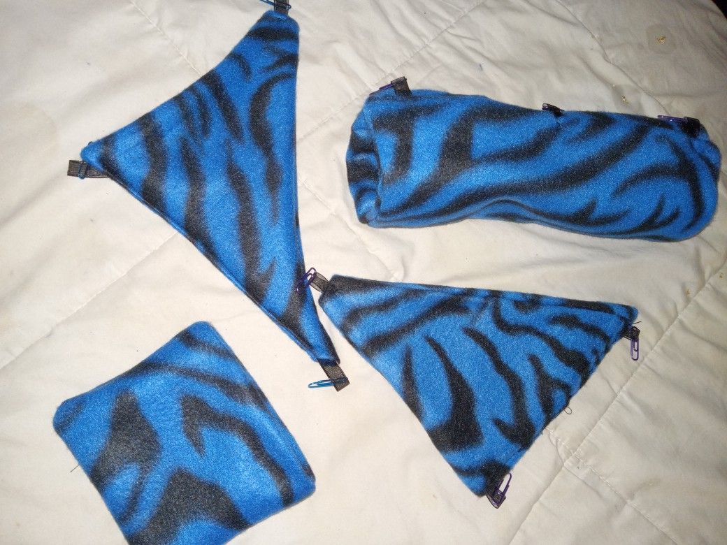 4 Piece Cage Accessories (Hammock, Tunnel, Pouch)