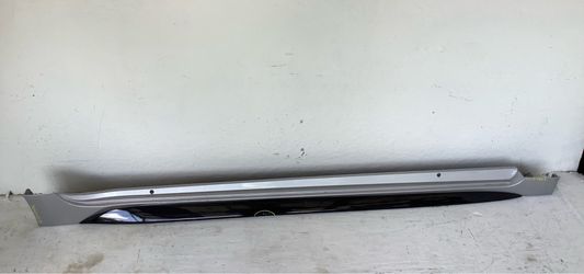 2020 2024 Toyota Corolla right rocker molding (4)