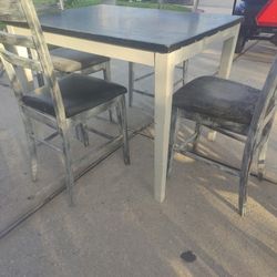 Bar Stool Table And Chairs