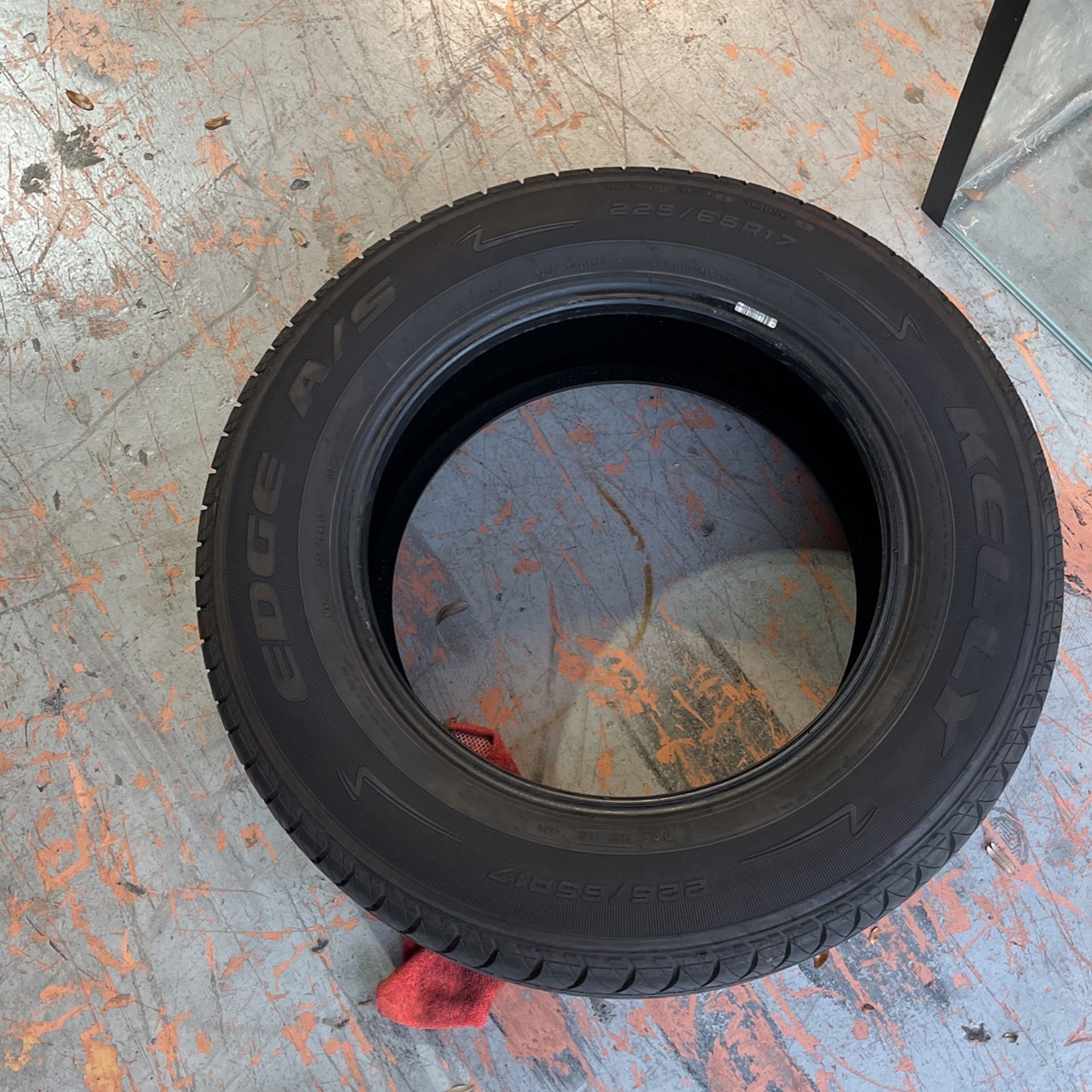 1 used Tire Like New 225/65R17