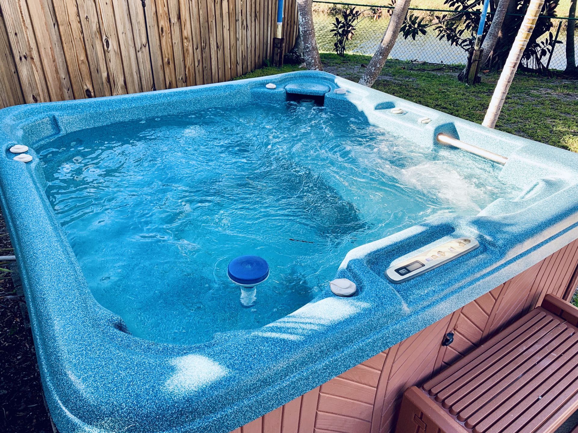 Spa/Hot tub - Leisure Bay Spa Elite Series