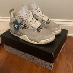 Nike Jordan 4 Retro Frozen Moments Size 6 (in Men’s )