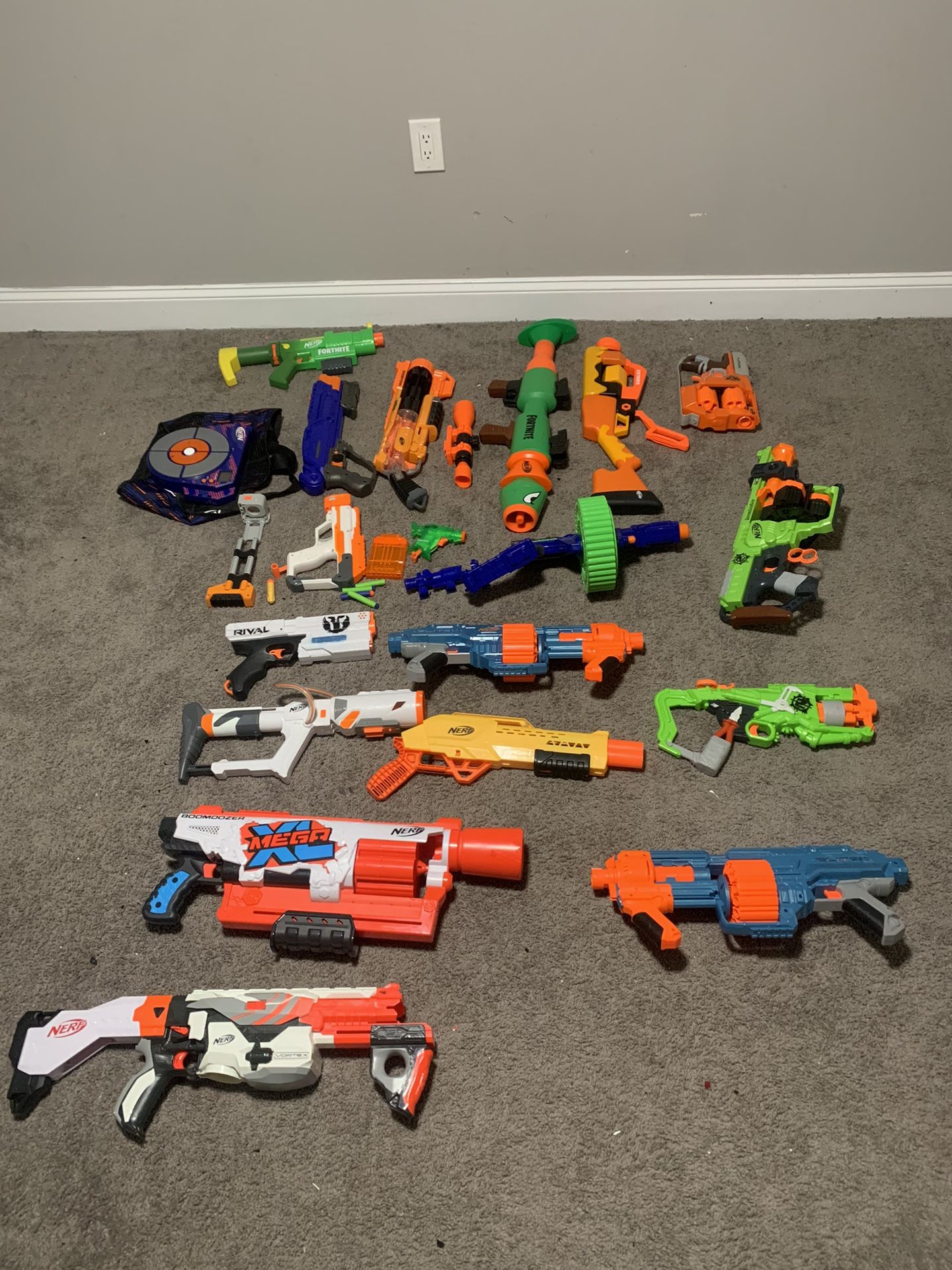  Nerf Guns