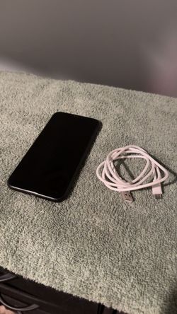 iPhone XR - 64GB - UNLOCKED!