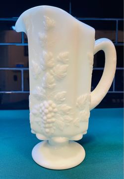Beautiful vintage Westmoreland paneled grape/vine design milkglass pitcher