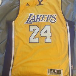 Kobe Bryant Jersey Size Large 