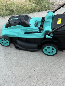 New Garvee 17 inch mower with 2 batteries and charger