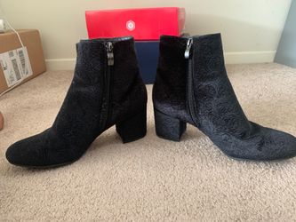 Eva & Zoe velvet high heels