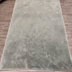 Faux Fur Light Green Rug 4x6