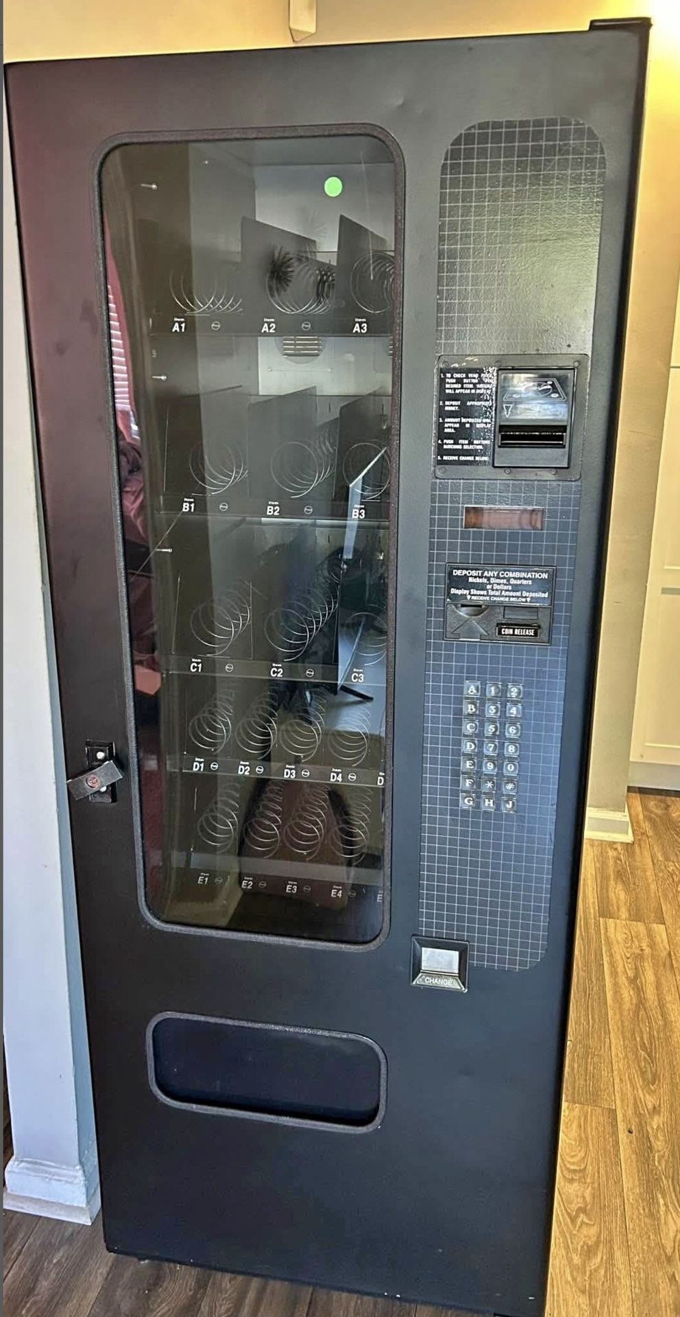 Vending Machine – Great Condition, Fully Functional