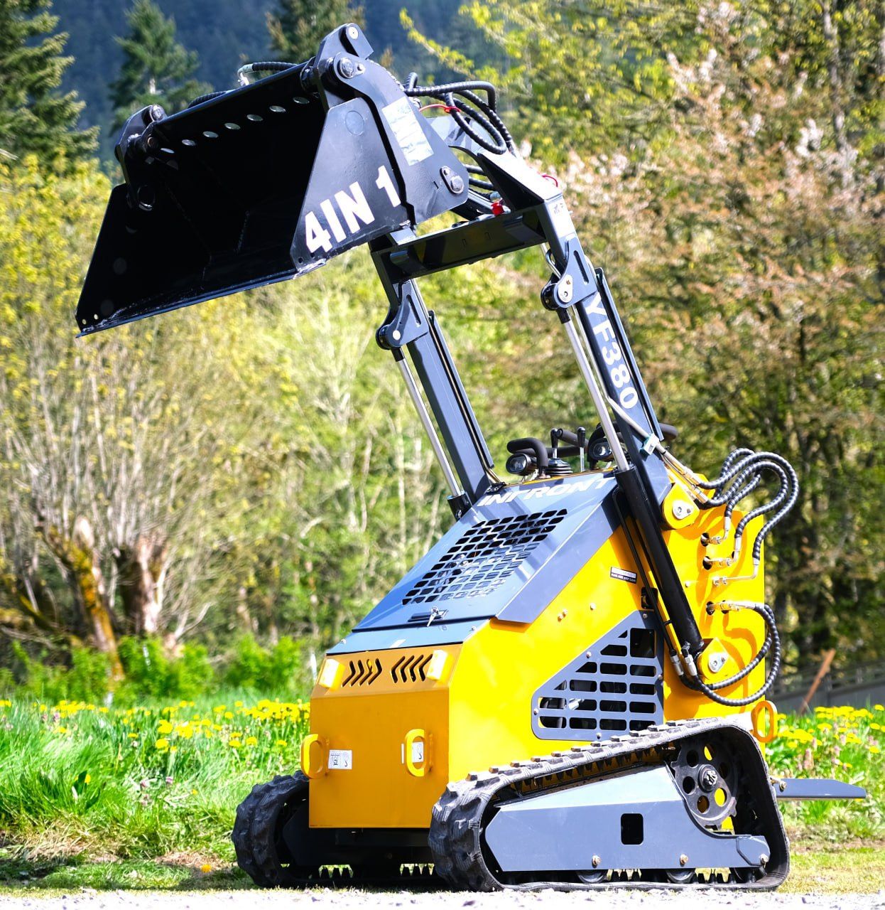 2025 NEW Compact Dingo-Style Skid Steer w/4in1 bucket!