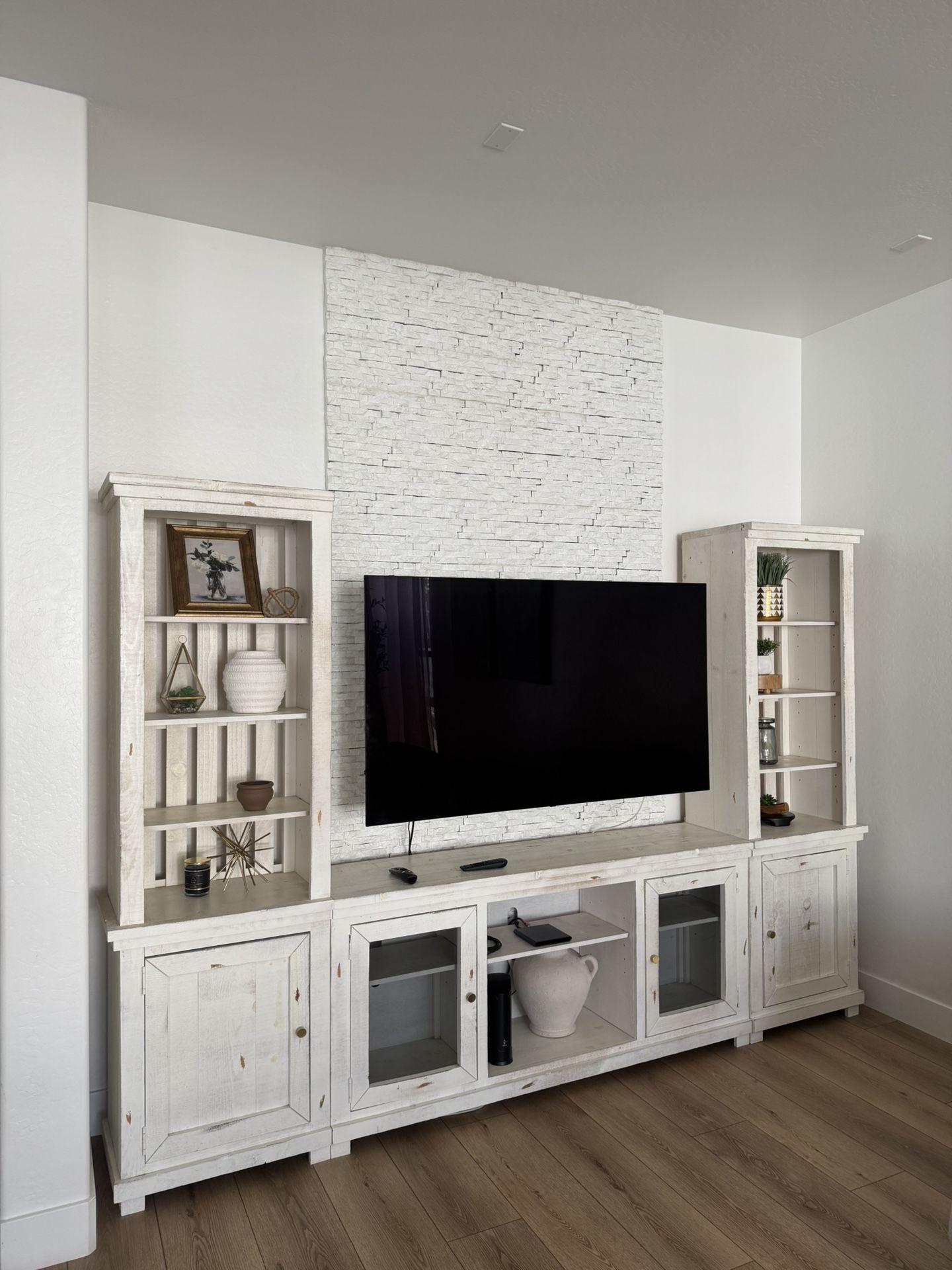 Entertainment center