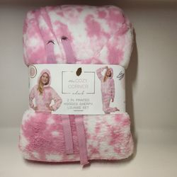 NEW Women's Pajama Gift Set PJs pajamas 2 Piece Hoodie hooded top Pants Pink
Top: relaxed fit; attached hood with drawstring; pullover styling