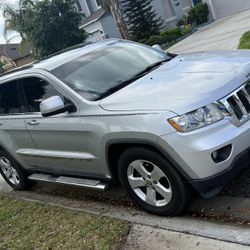 🚗 Jeep Grand Cherokee 2011 Laredo 4x4 – Lista para la calle