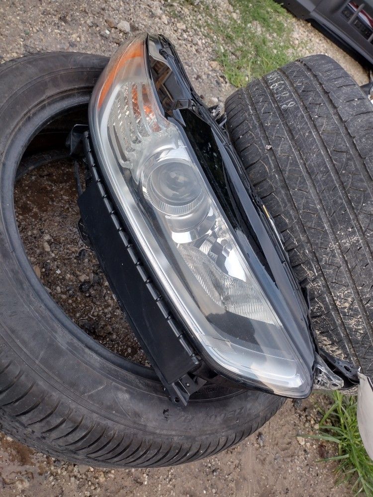 2013 To 2016 Ford Fusion Passenger Side Headlight OEM Part