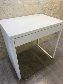 White Desk (2 Available - $50 EACH) - Delivery Available For An Additional Fee - See My Other Items 😀