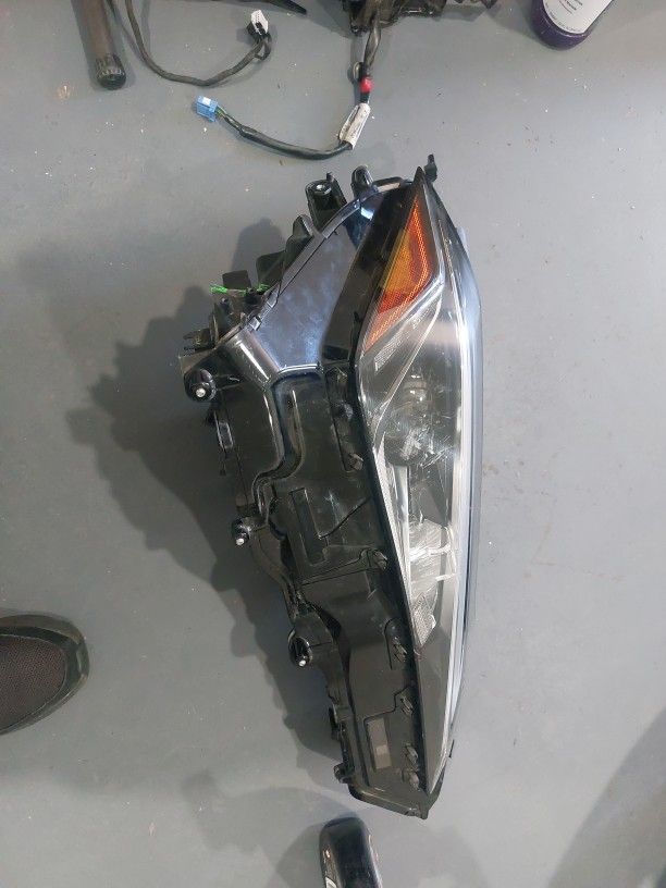 2024 LEXUS IS 300 RH HEADLIGHT