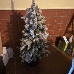 Indoor Outdoor Artificial Potted Flocked Tree