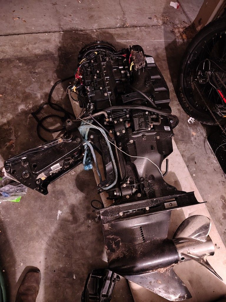 2015 Mercury 4-Stroke Series 115ELPT COMMND THRST