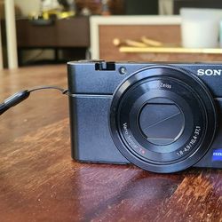Sony DSC RX 100 20.2 megapixels Carl Zeiss lens