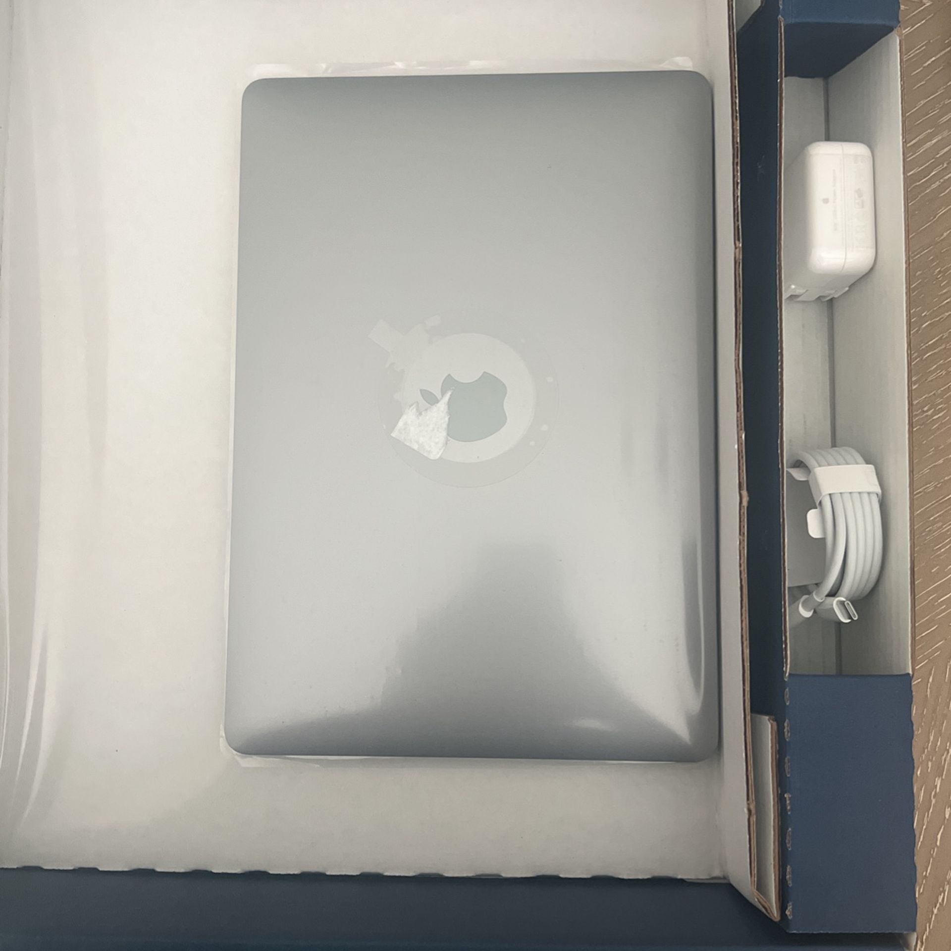 MacBook Air 13.3" Laptop - Apple M1 chip - 8GB Memory - 256GB SSD - Space Gray