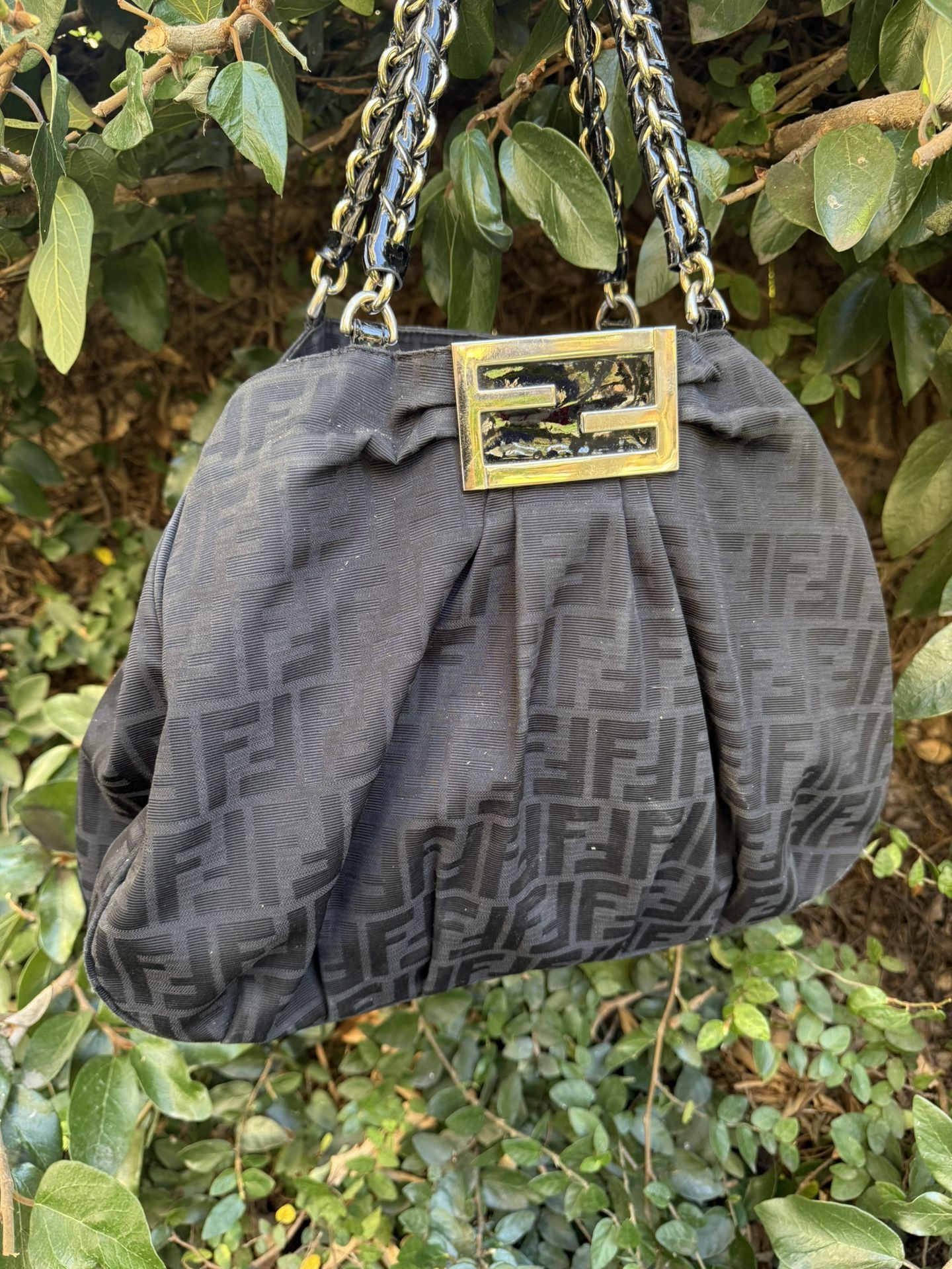 FENDI LOGO TOTE WITH CHAIN .