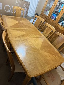Table with 8 chairs