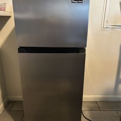 Magic Chef Mini Fridge 
