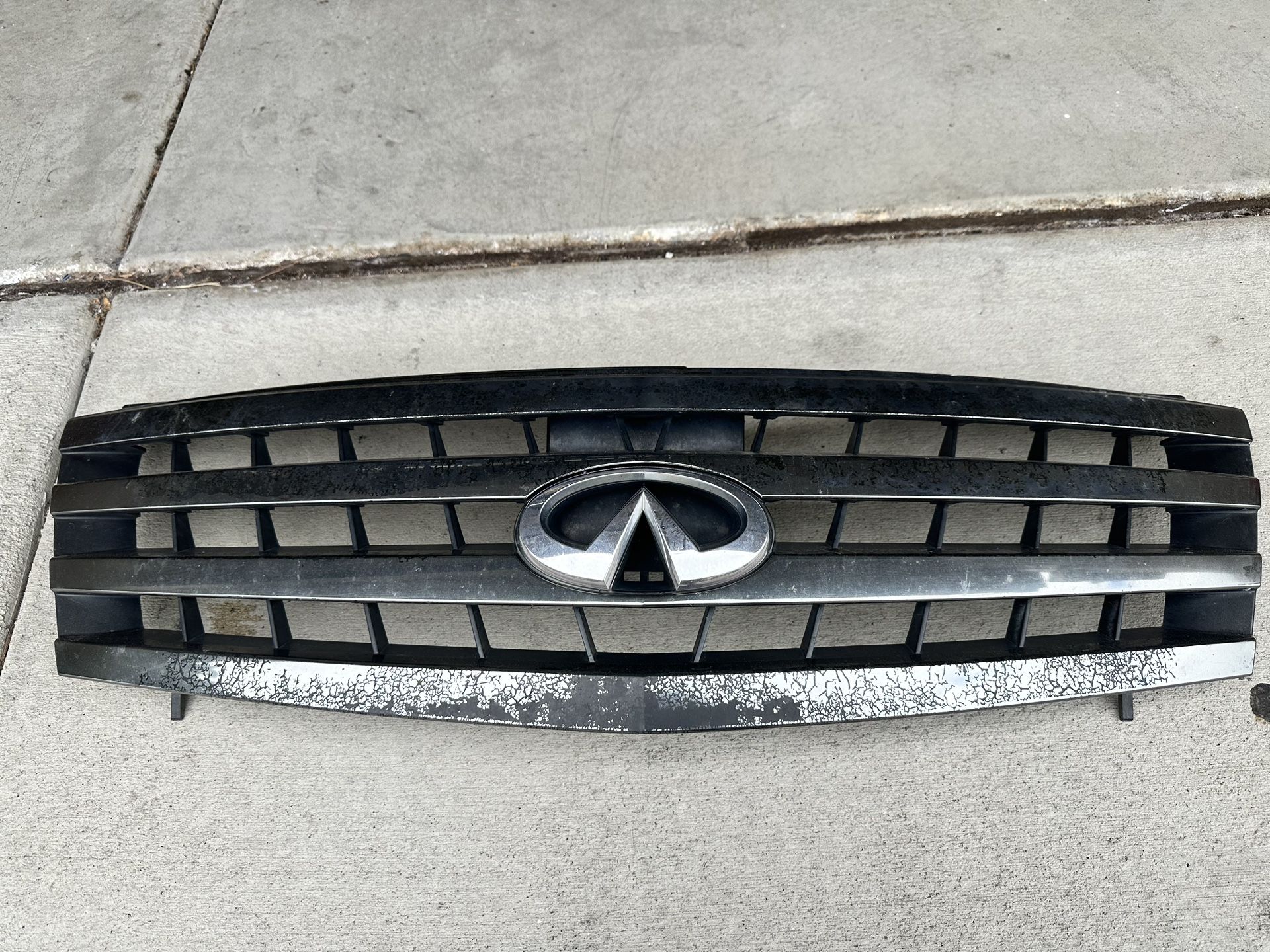 2003 Infiniti M45 Grille With Emblem